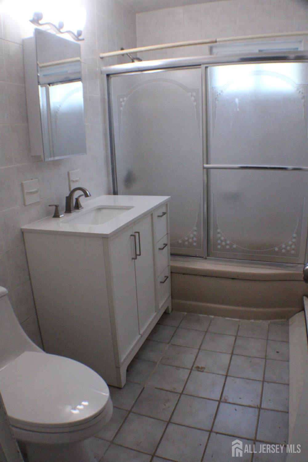 108 bond Street Image 4