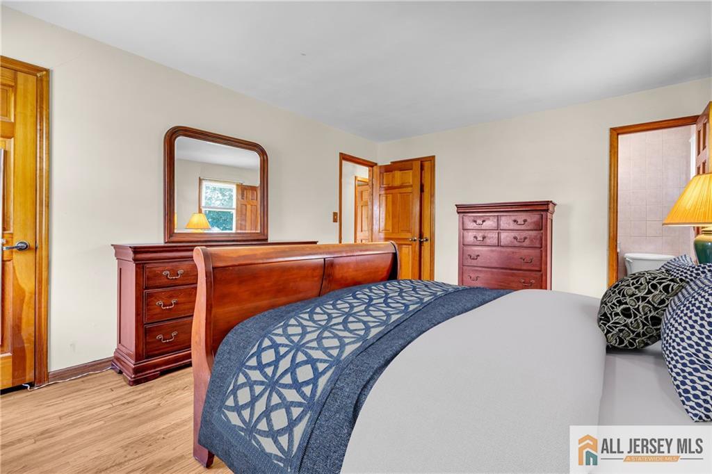 8 Whitehall Avenue, Edison, NJ, 08820 image 16