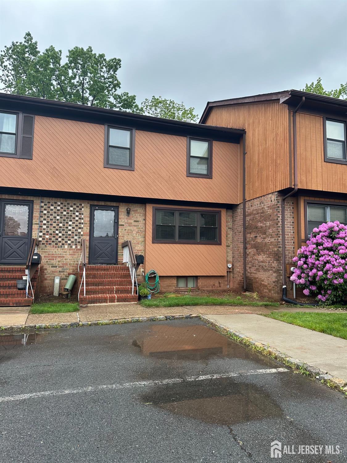 205 MERRYWOOD Drive Image 1