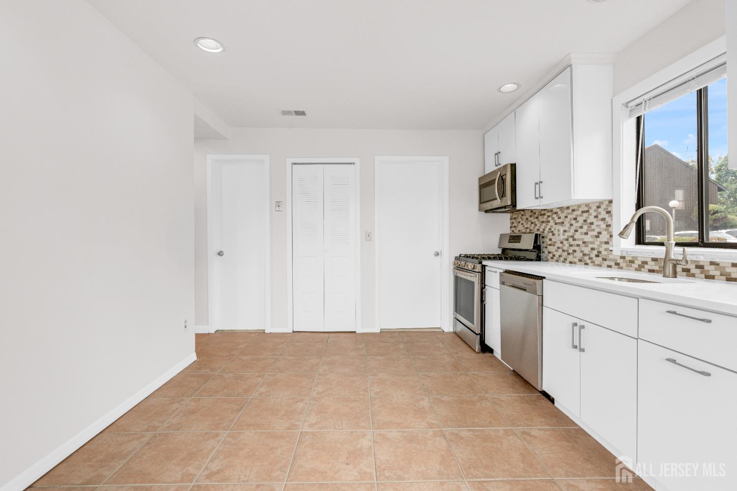 384 Westgate Drive, Edison, NJ, 08820 image 13