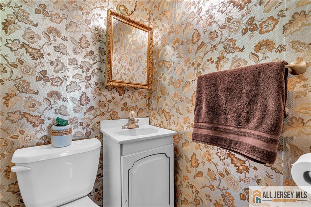 8 Whitehall Avenue, Edison, NJ, 08820 image 29
