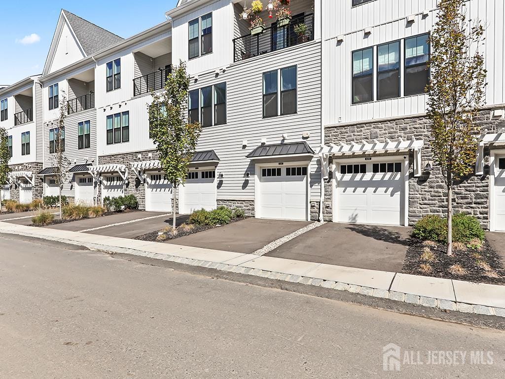6105 Vivaldi Road Image 4