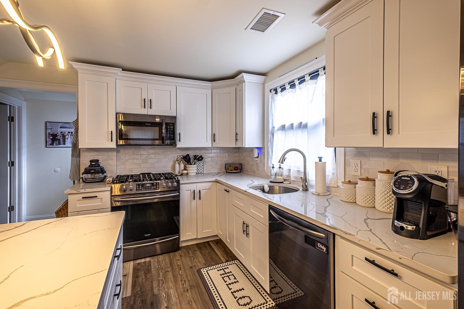 68 W George Street Image 5