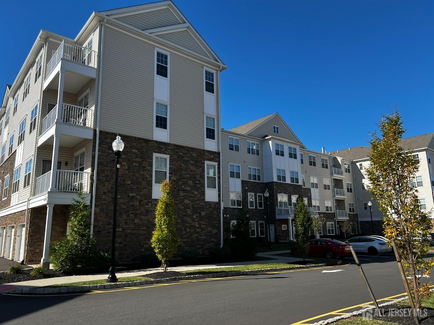 524 Lorhan Drive 524 Image 1