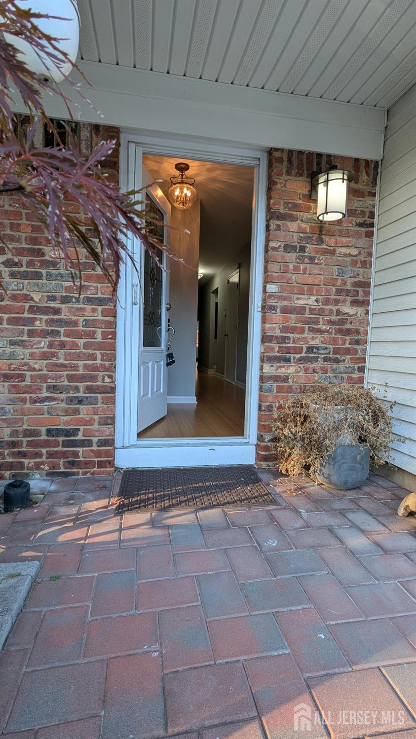 53 Thorne Lane Image 2