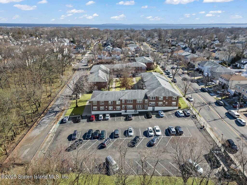 475 Armstrong Avenue 1f Image 2