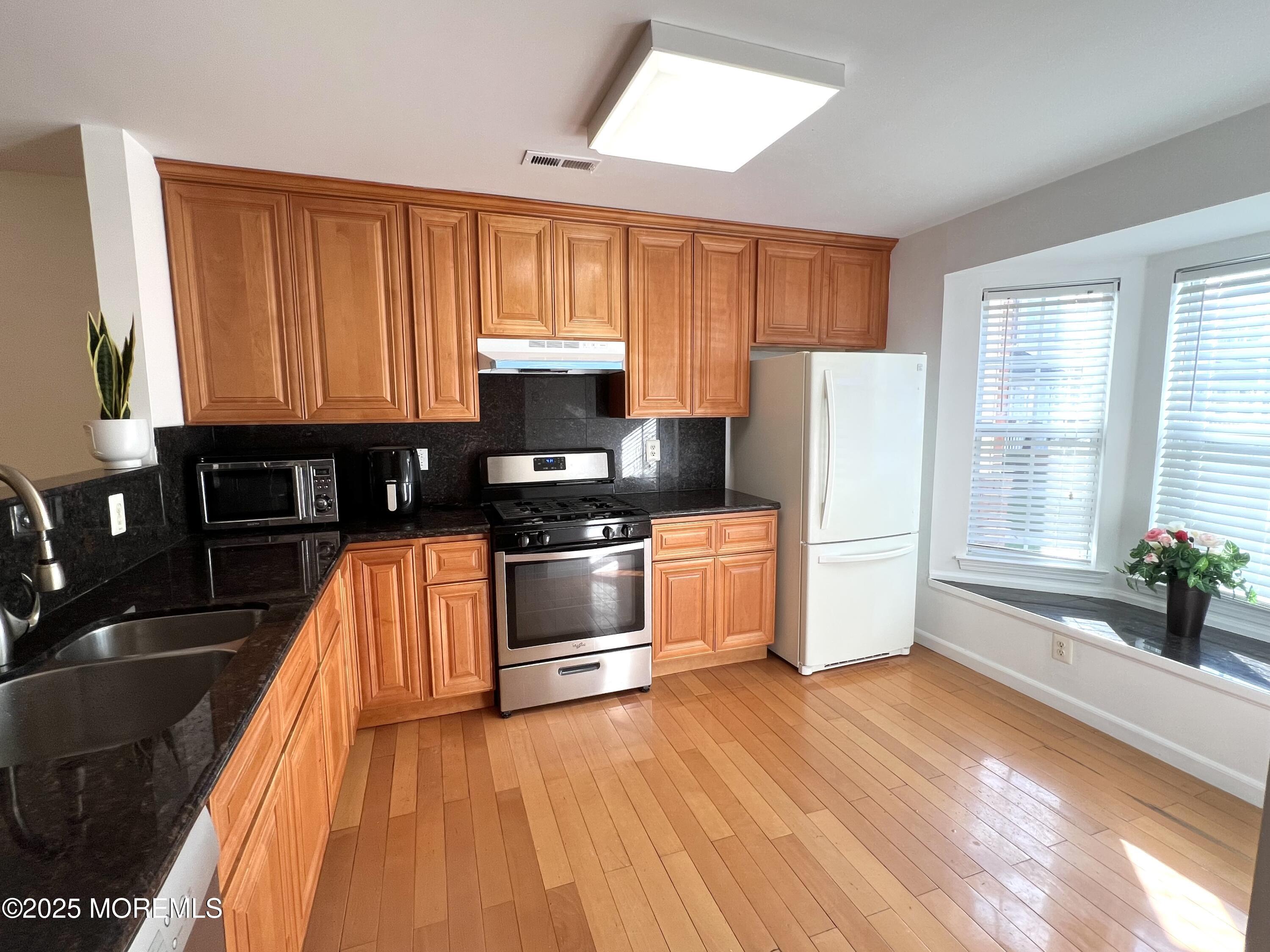 63 Lexington Court Image 3