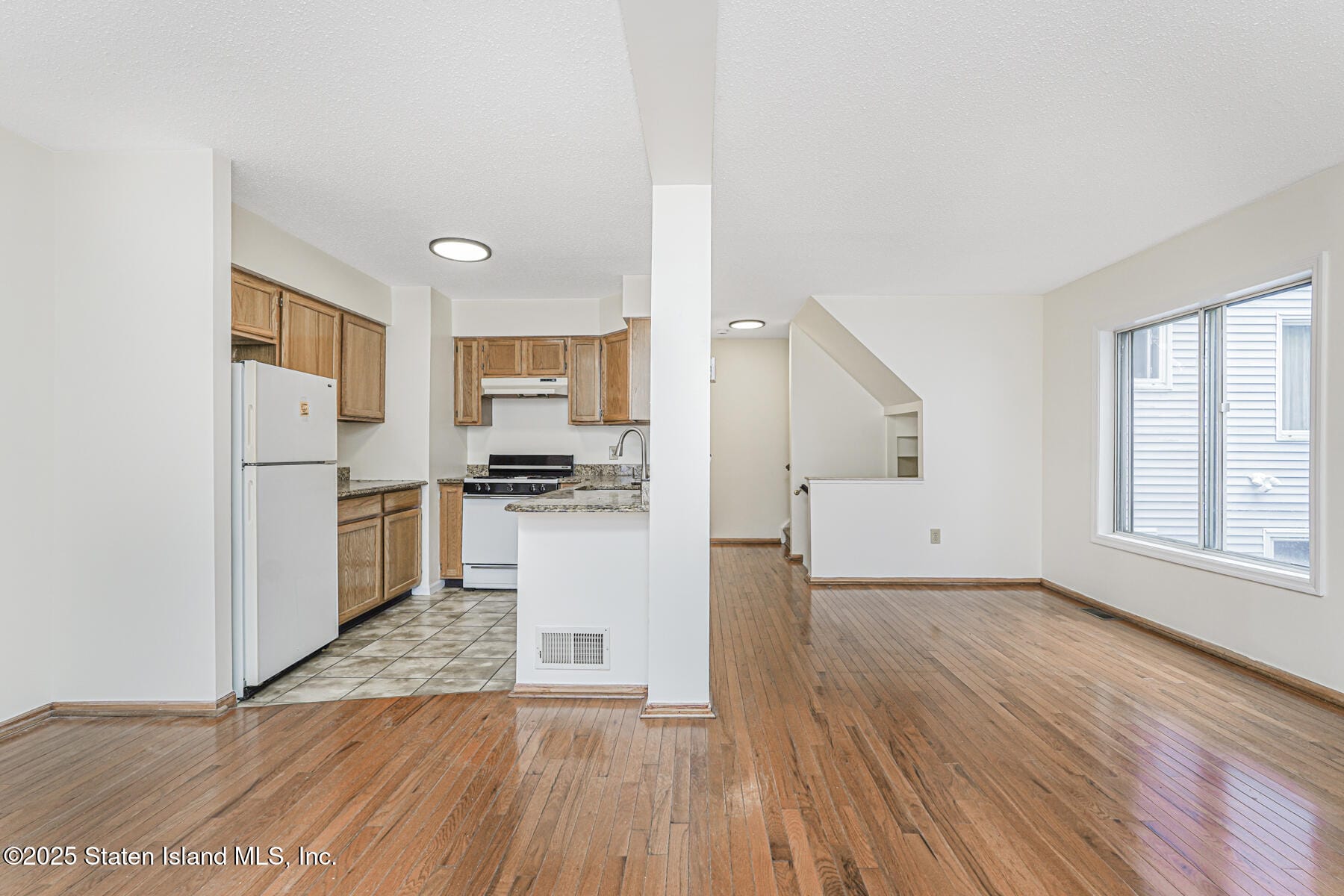 670 Ilyssa Way, Staten Island, NY, 10312 image 9