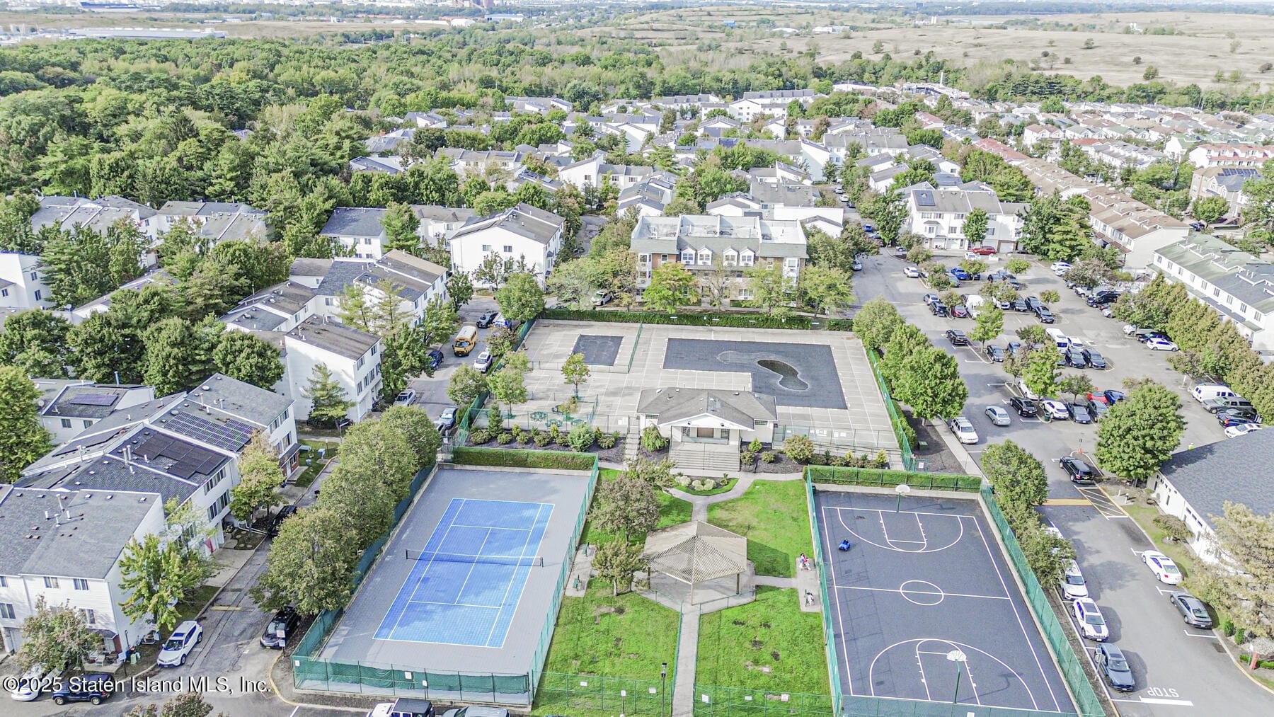 670 Ilyssa Way, Staten Island, NY, 10312 image 24