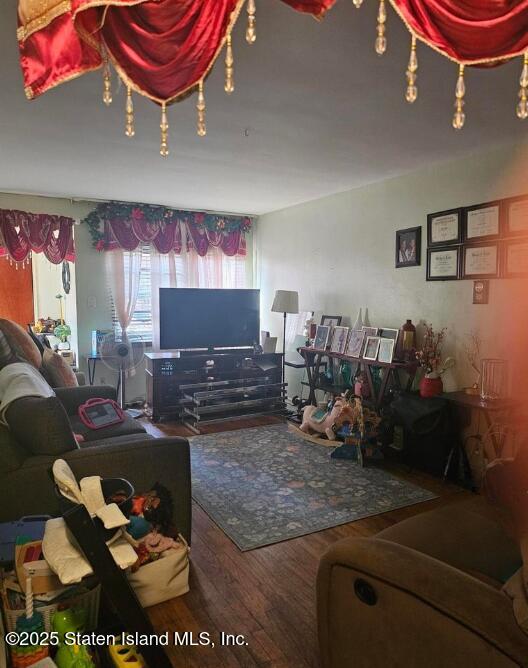 583 E 86th Street Image 3