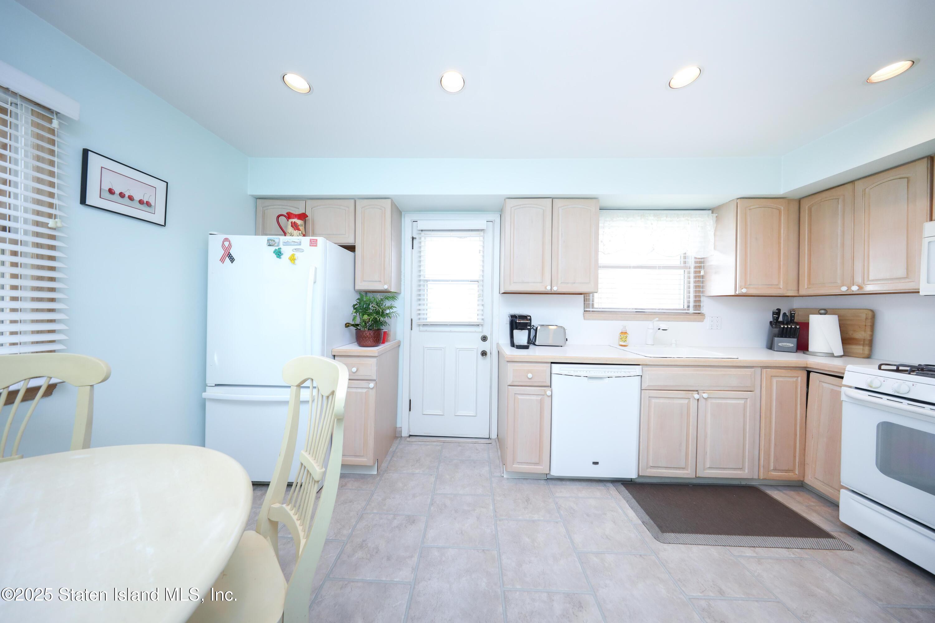 223 Abingdon Avenue Image 5