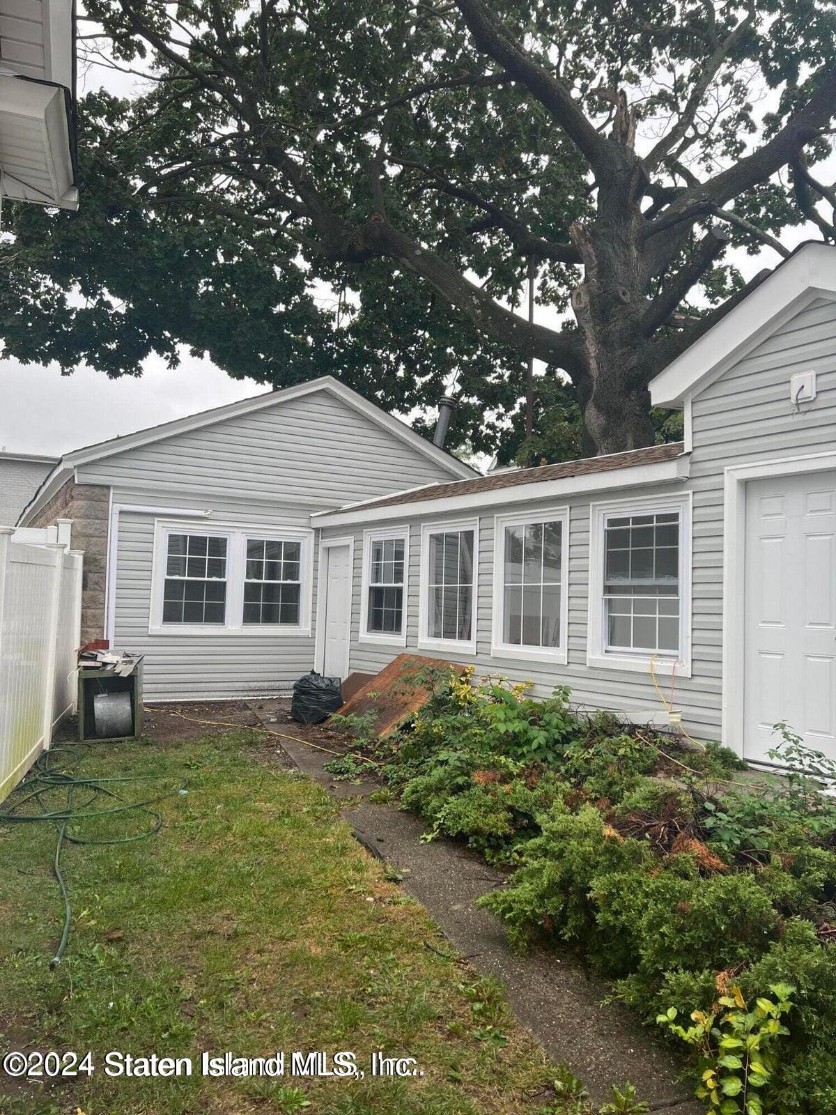 129 New Dorp Plaza Image 3