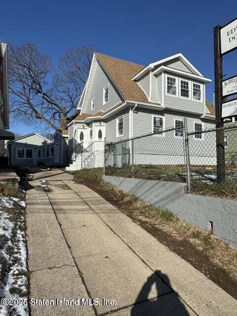 129 New Dorp Plaza Image 4