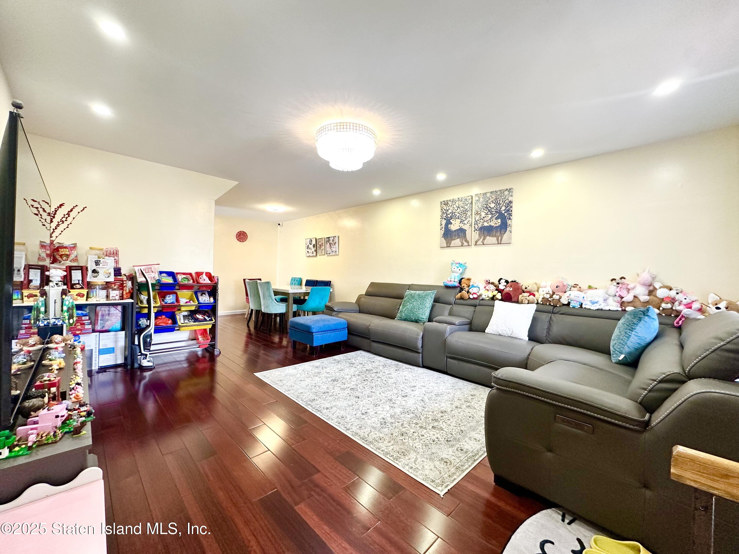 271 Doane Avenue Image 4