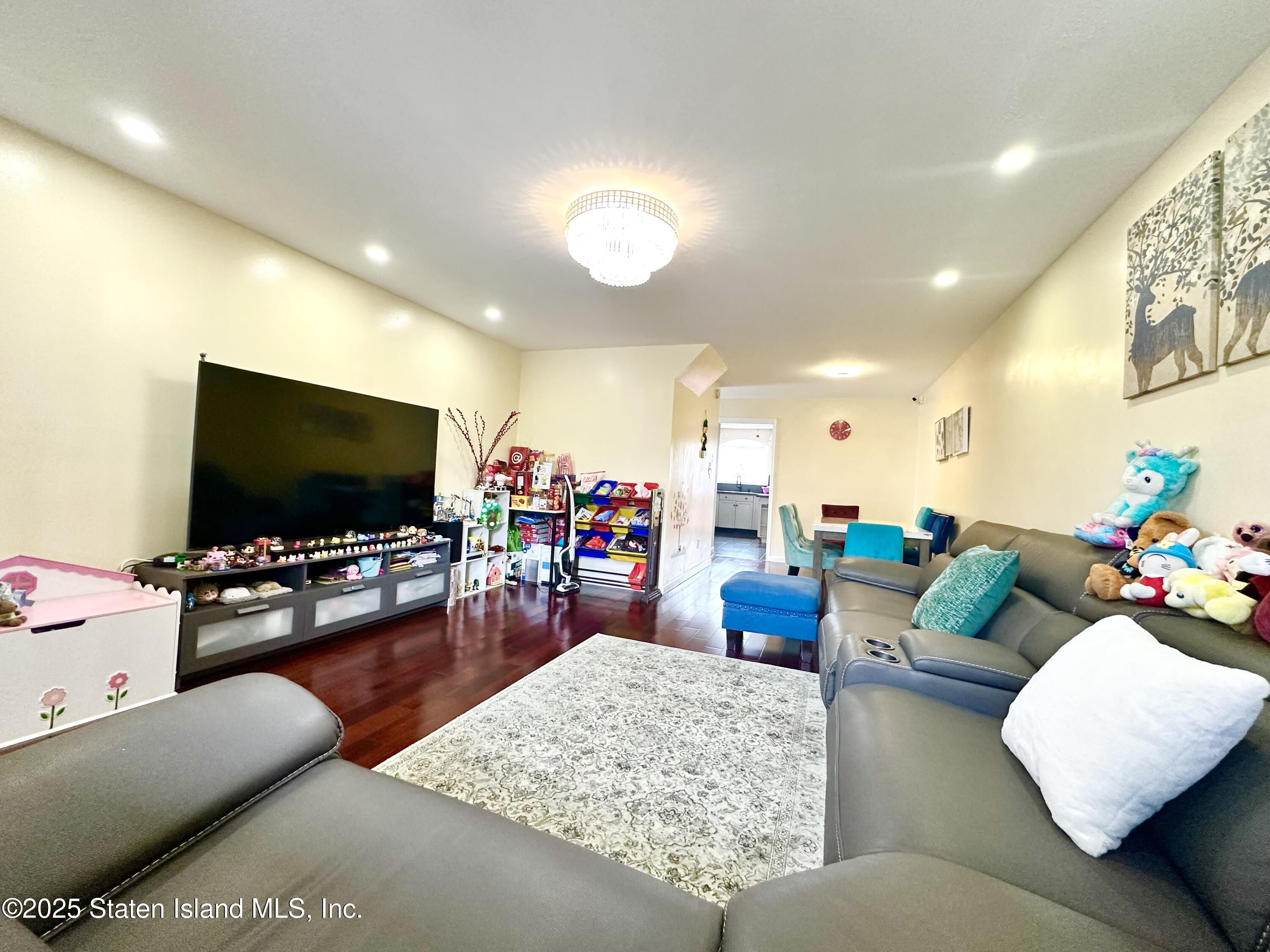 271 Doane Avenue Image 5