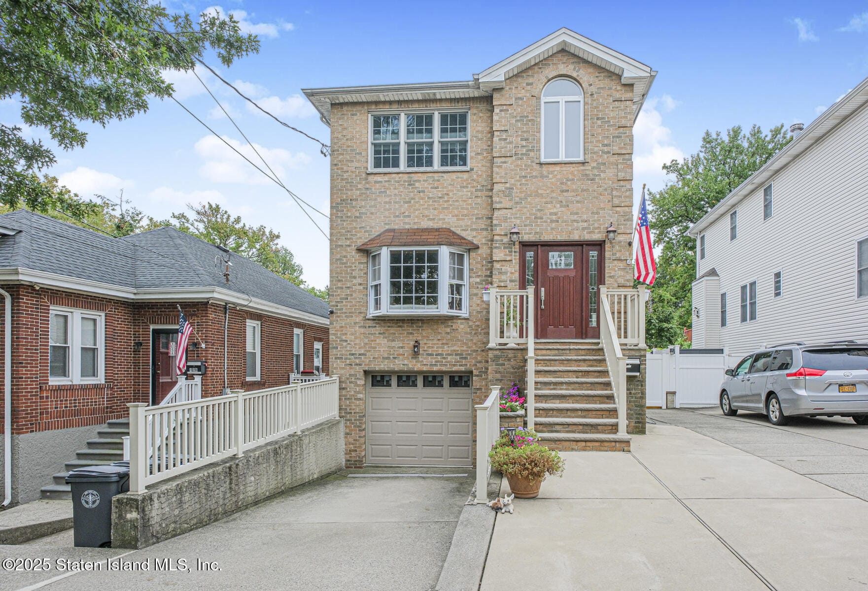 122 Guyon Avenue Image 1