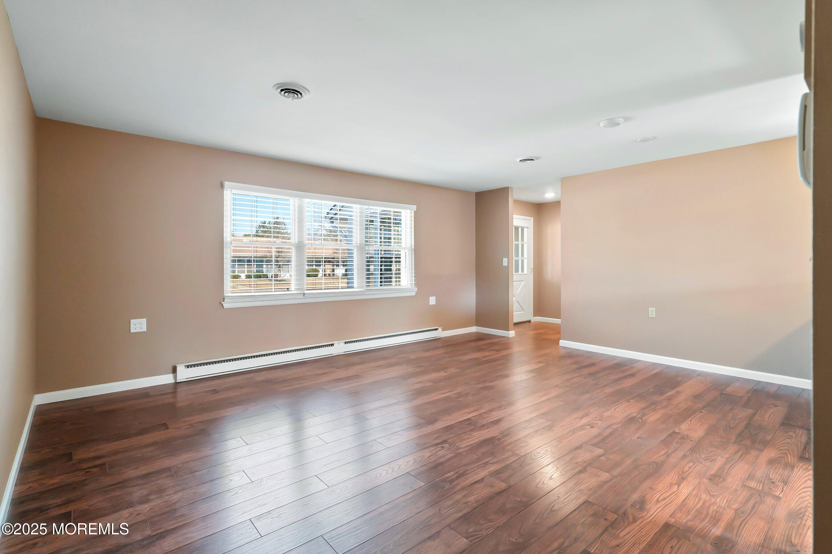 32D Sterling Street Image 4