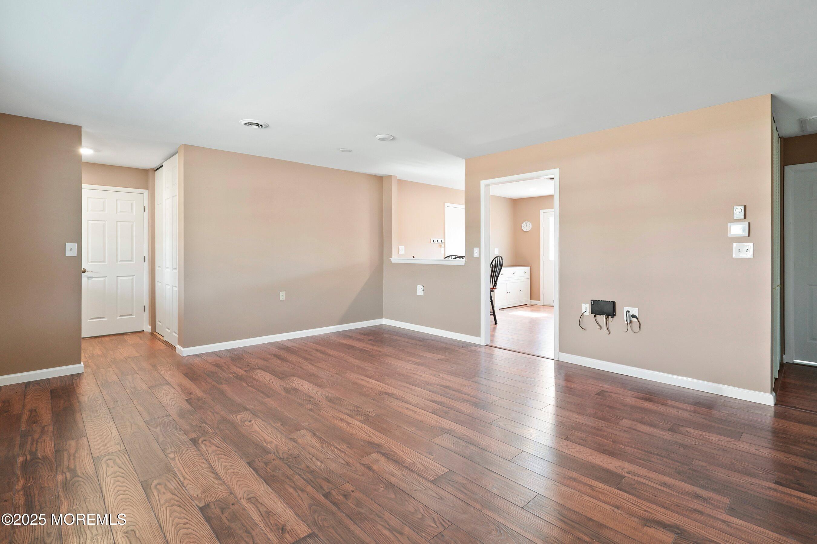 32D Sterling Street Image 5