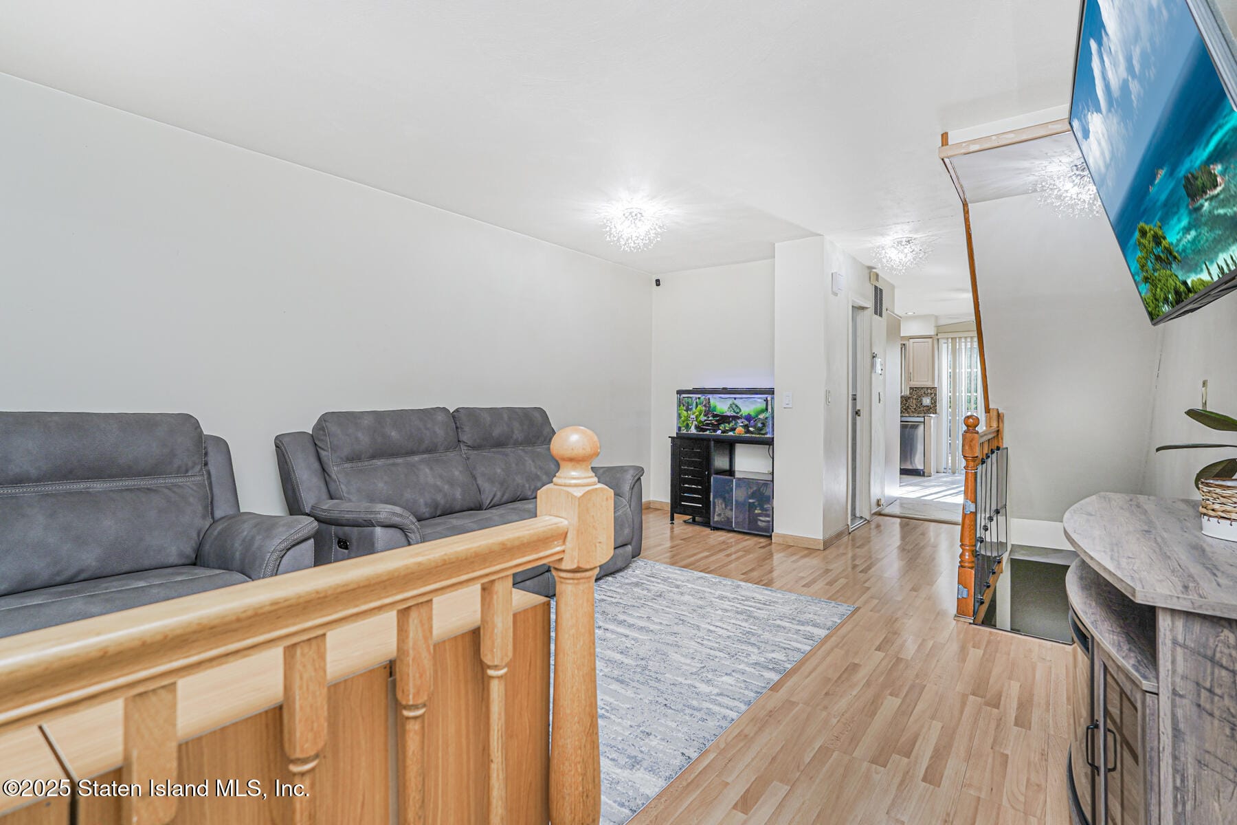 98 N Railroad Avenue Image 3