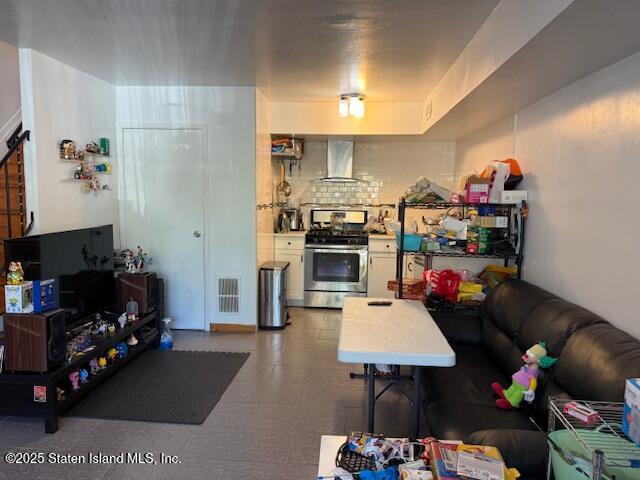 691 Elbe Avenue Image 4