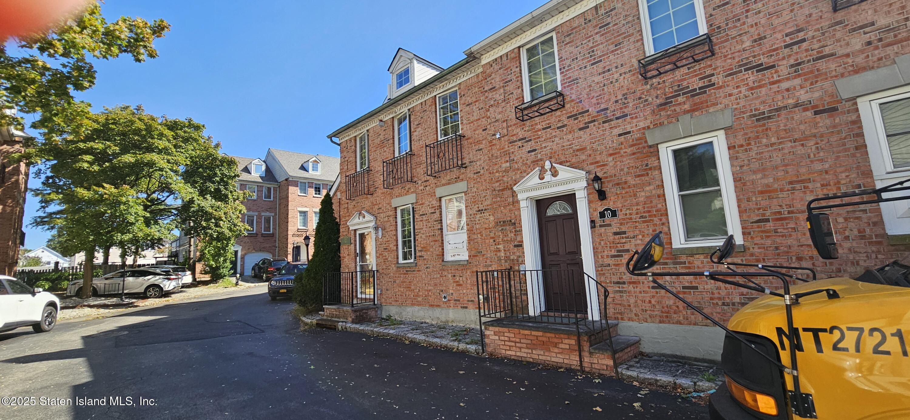 12 Lexington Lane Image 3