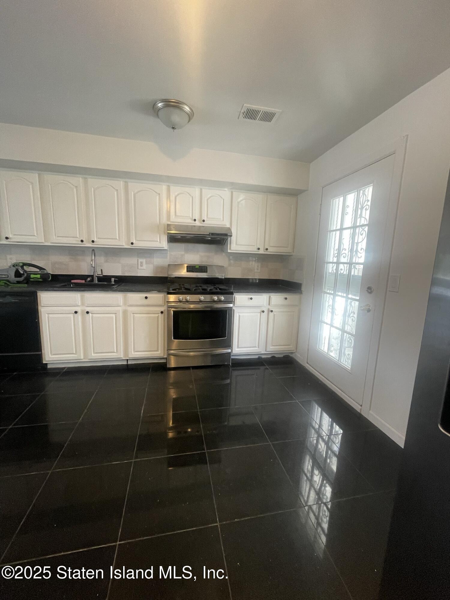 421 Hylan Boulevard Image 4