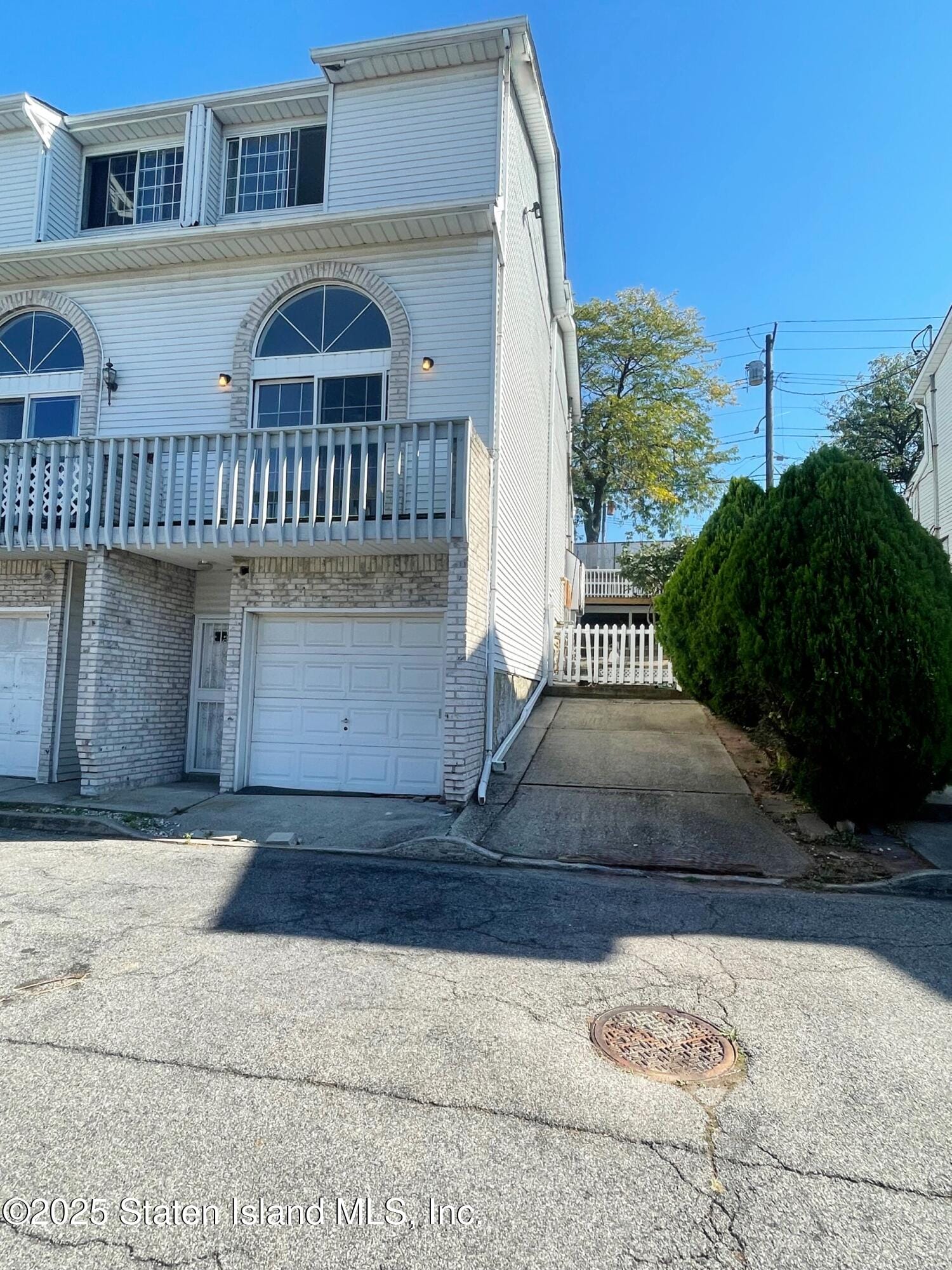 421 Hylan Boulevard, Staten Island, NY, 10305