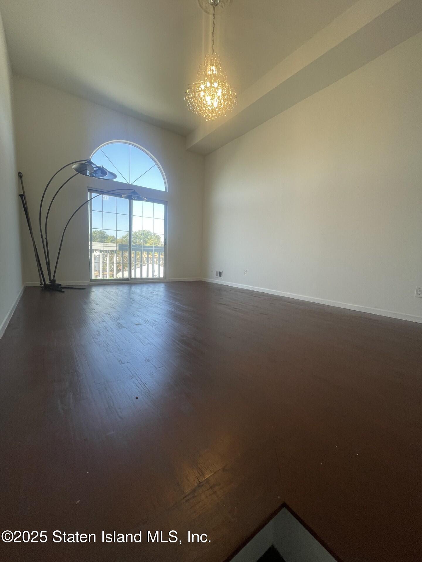 421 Hylan Boulevard Image 3