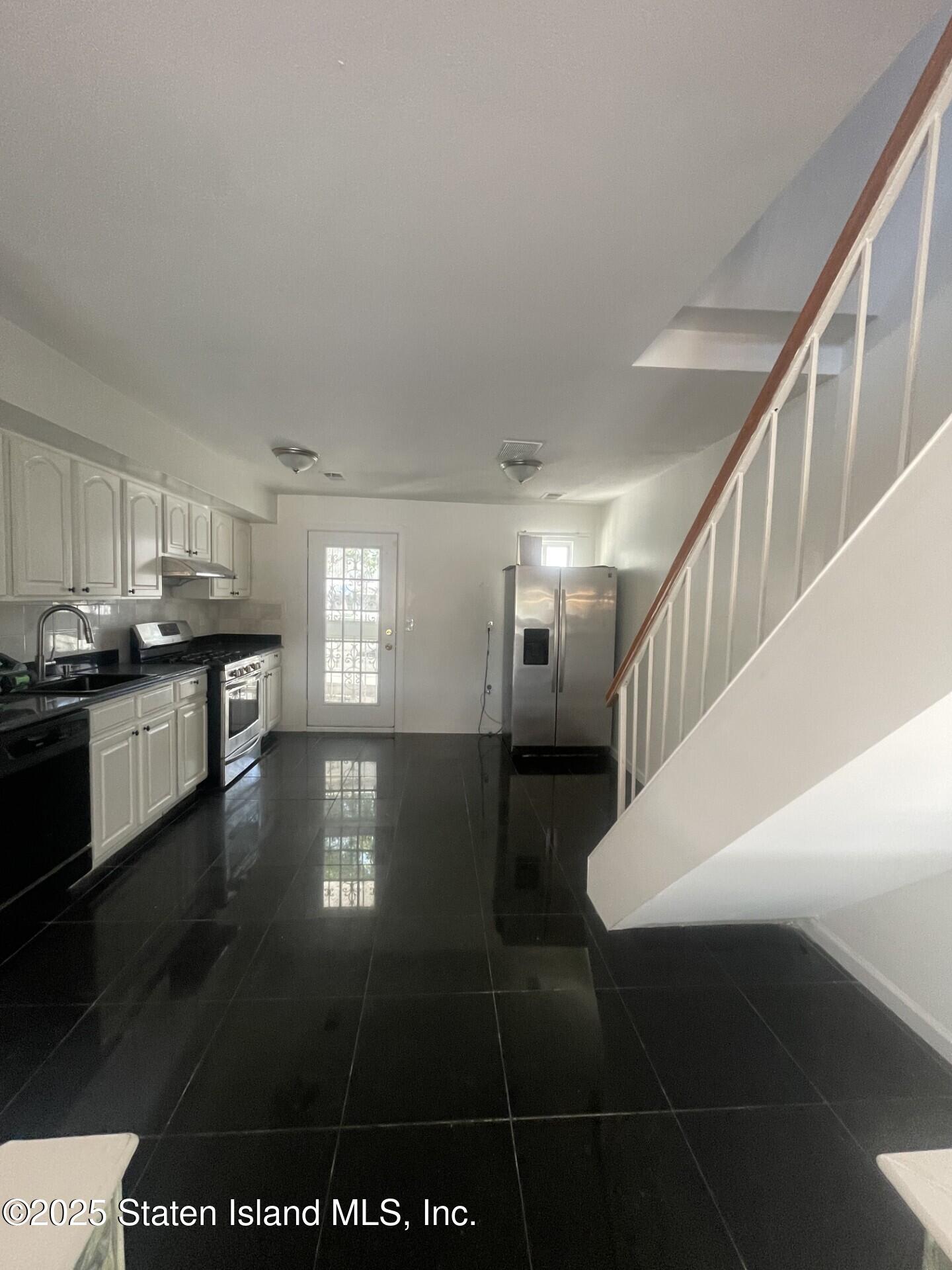 421 Hylan Boulevard Image 2