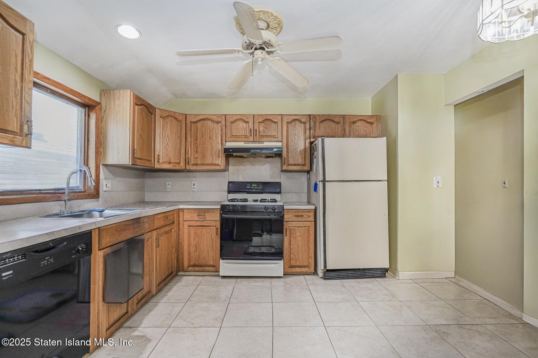 51 Rockwell Avenue Image 3