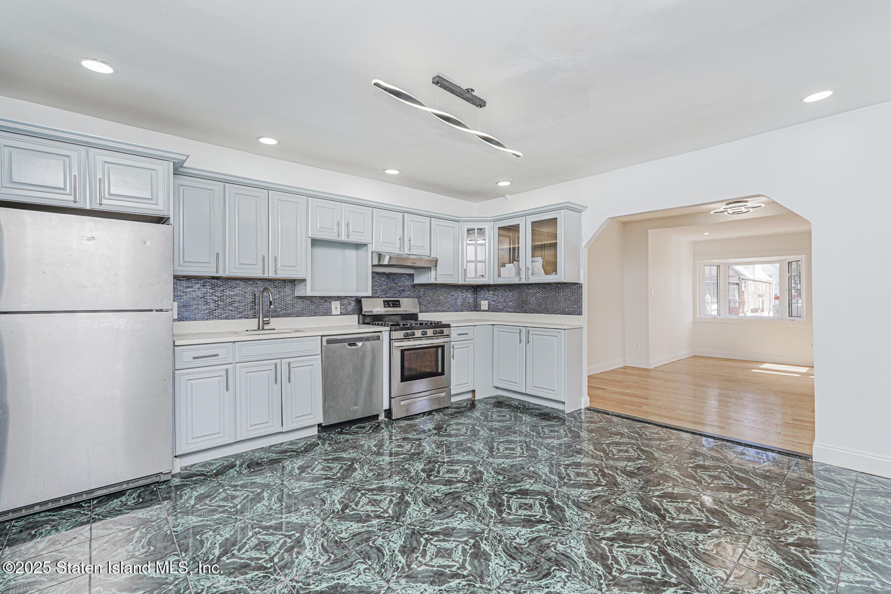 592 East 39th Street Image 5