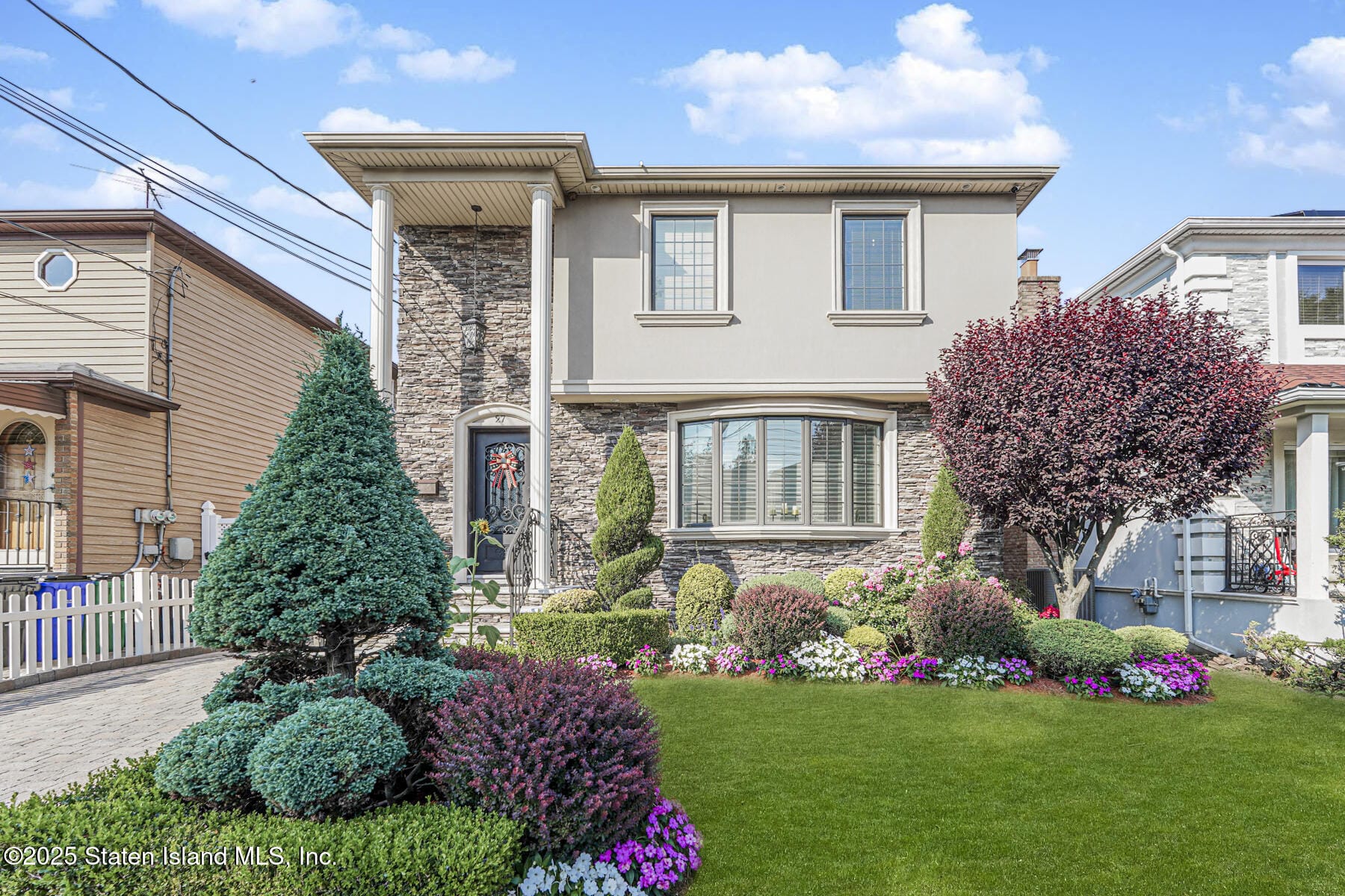 27 Beach Avenue Image 1