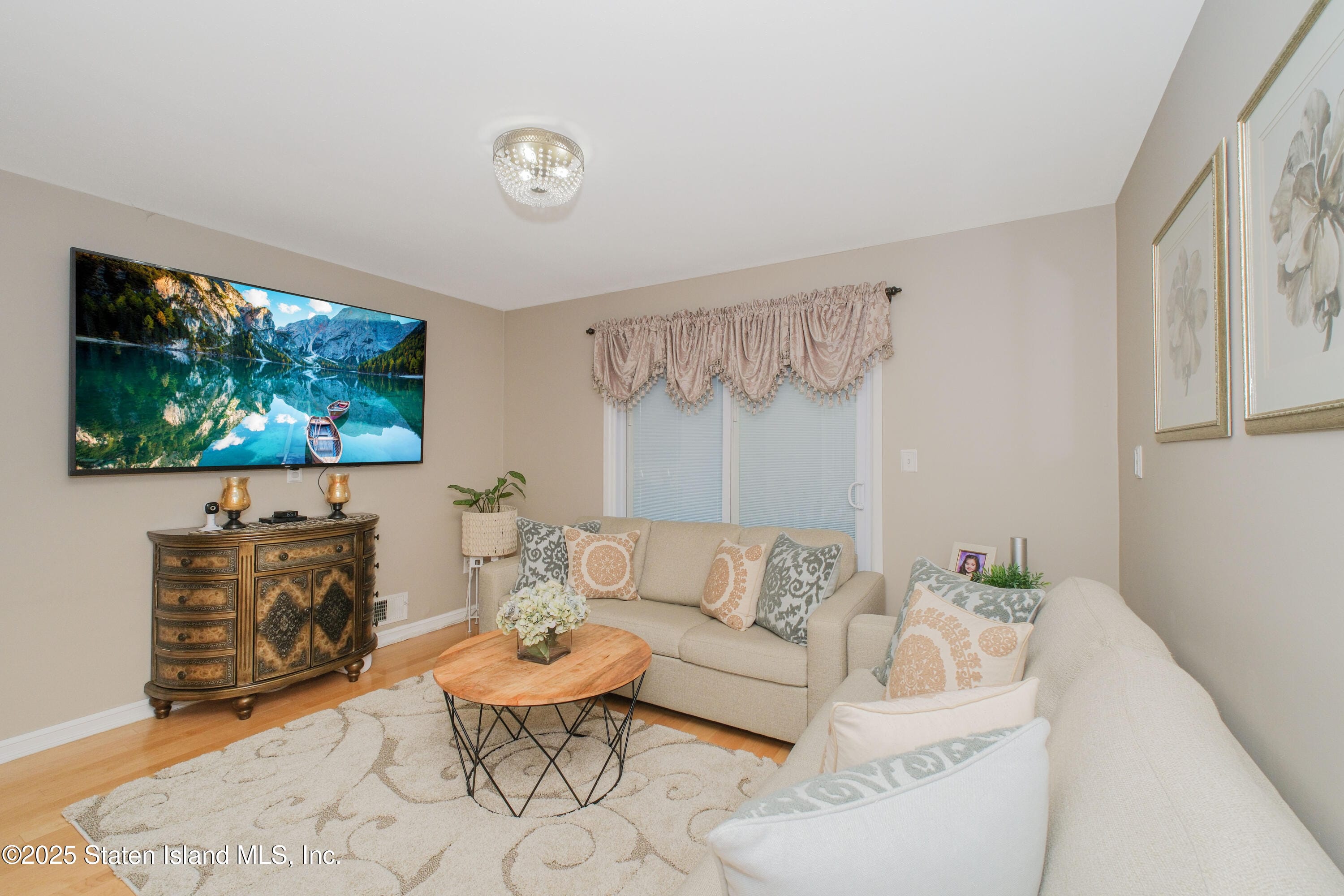 149 Crossfield Avenue Image 5