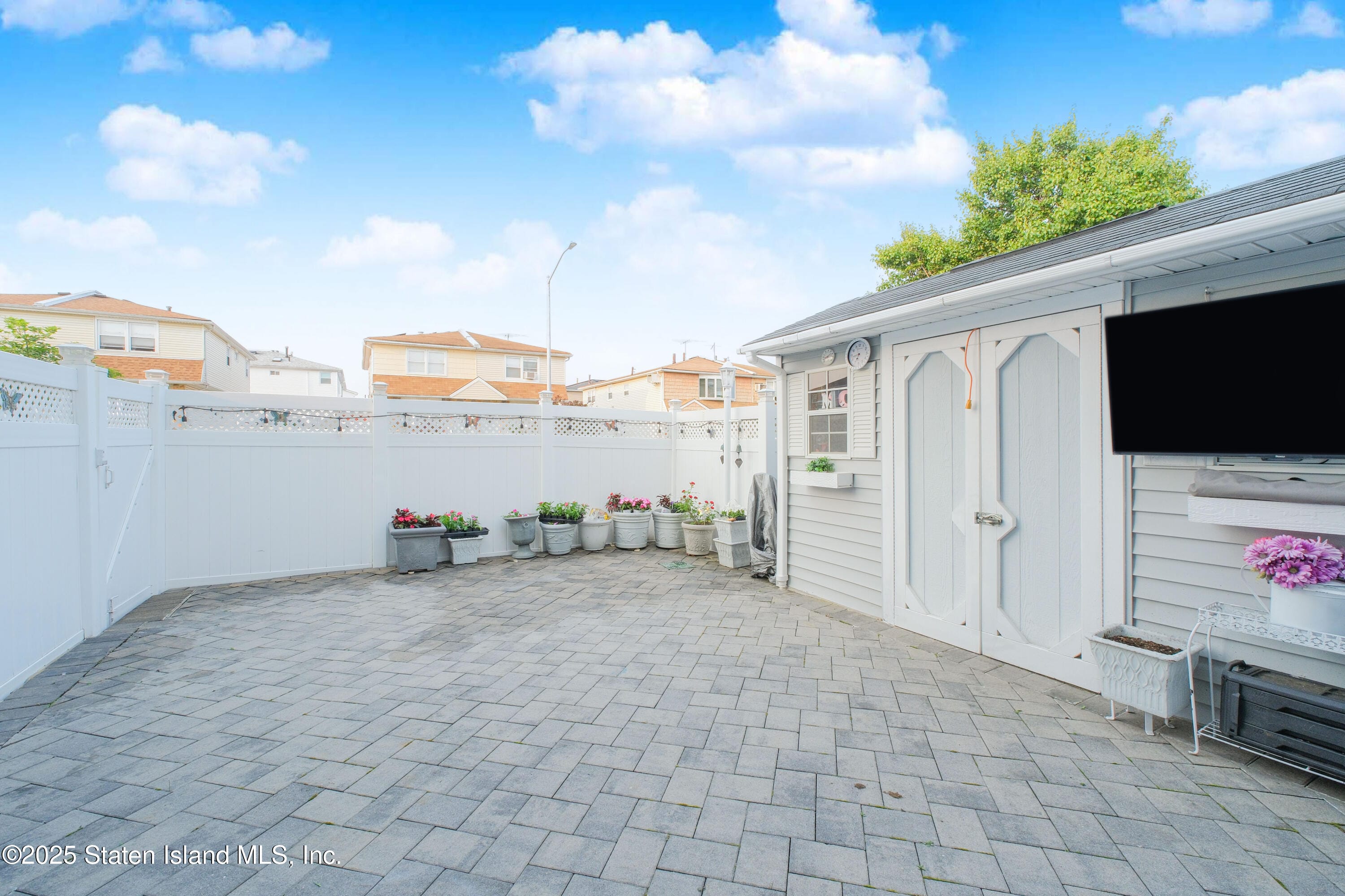 149 Crossfield Avenue Image 3