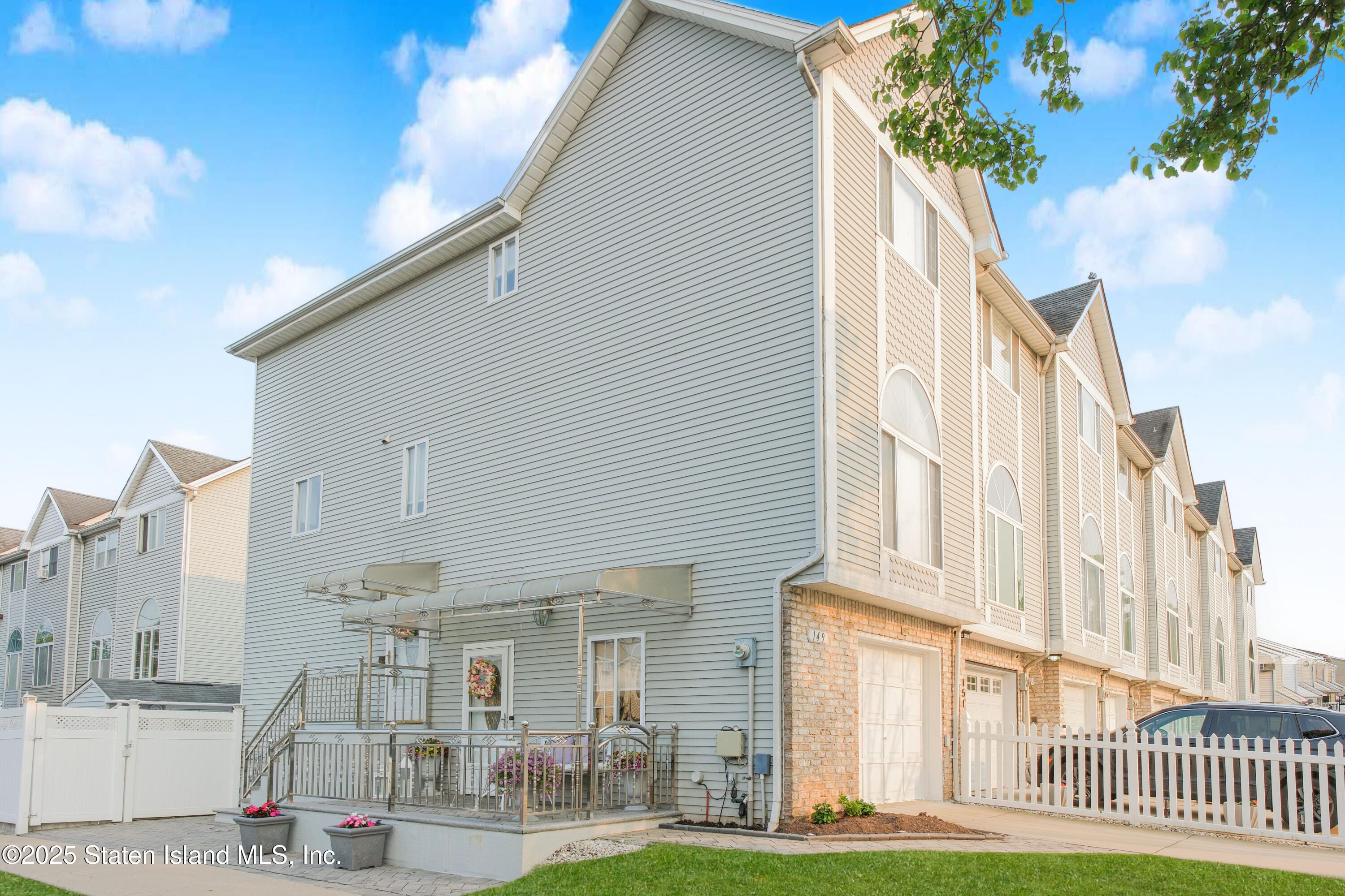 149 Crossfield Avenue Image 1