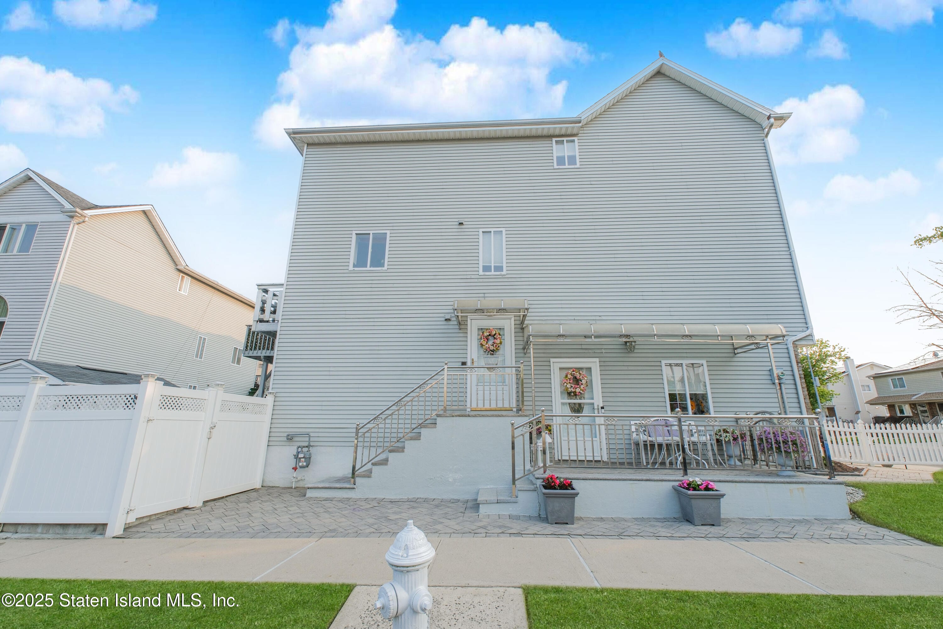 149 Crossfield Avenue Image 2