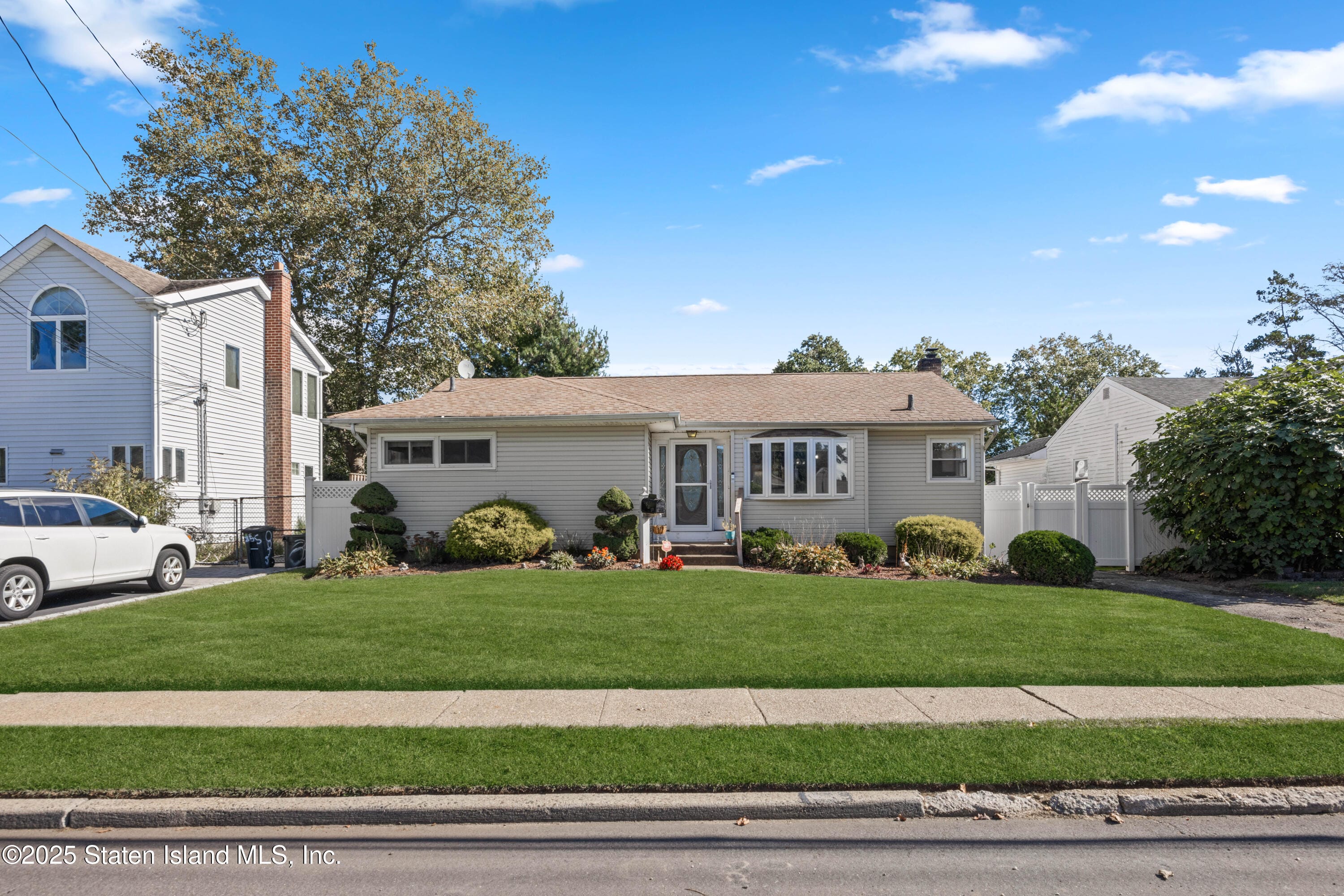 861 Maple Lane Image 1