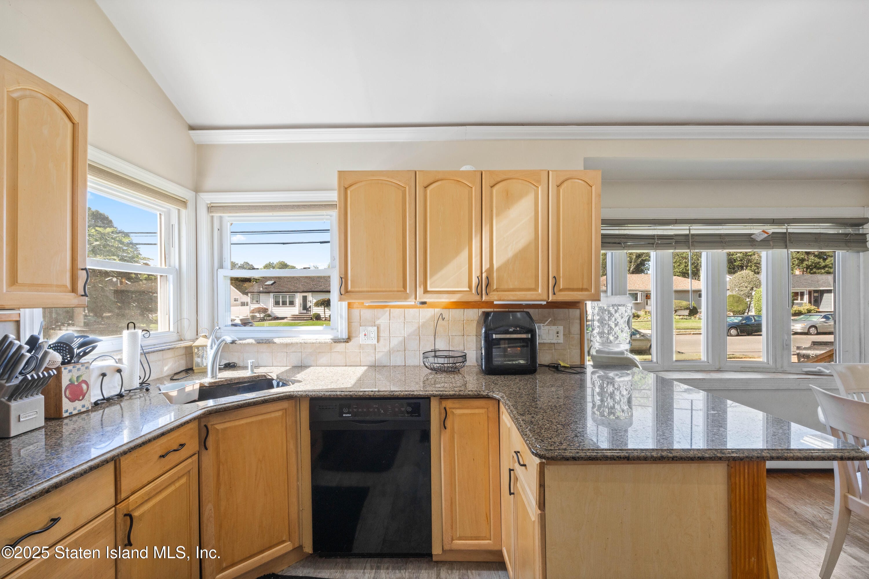 861 Maple Lane, Hempstead, NY, 11575 image 10