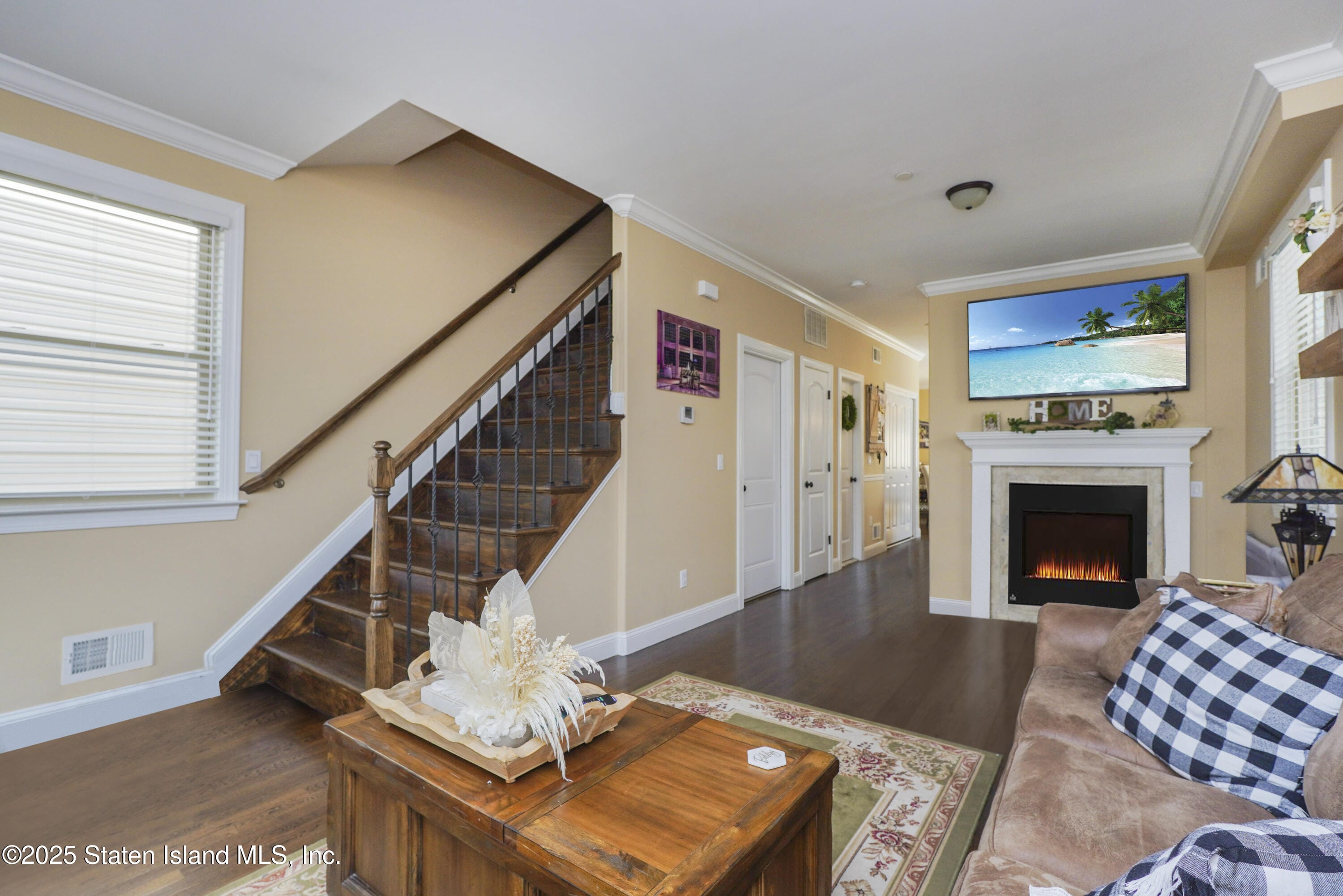 152 Burke Ave Image 3