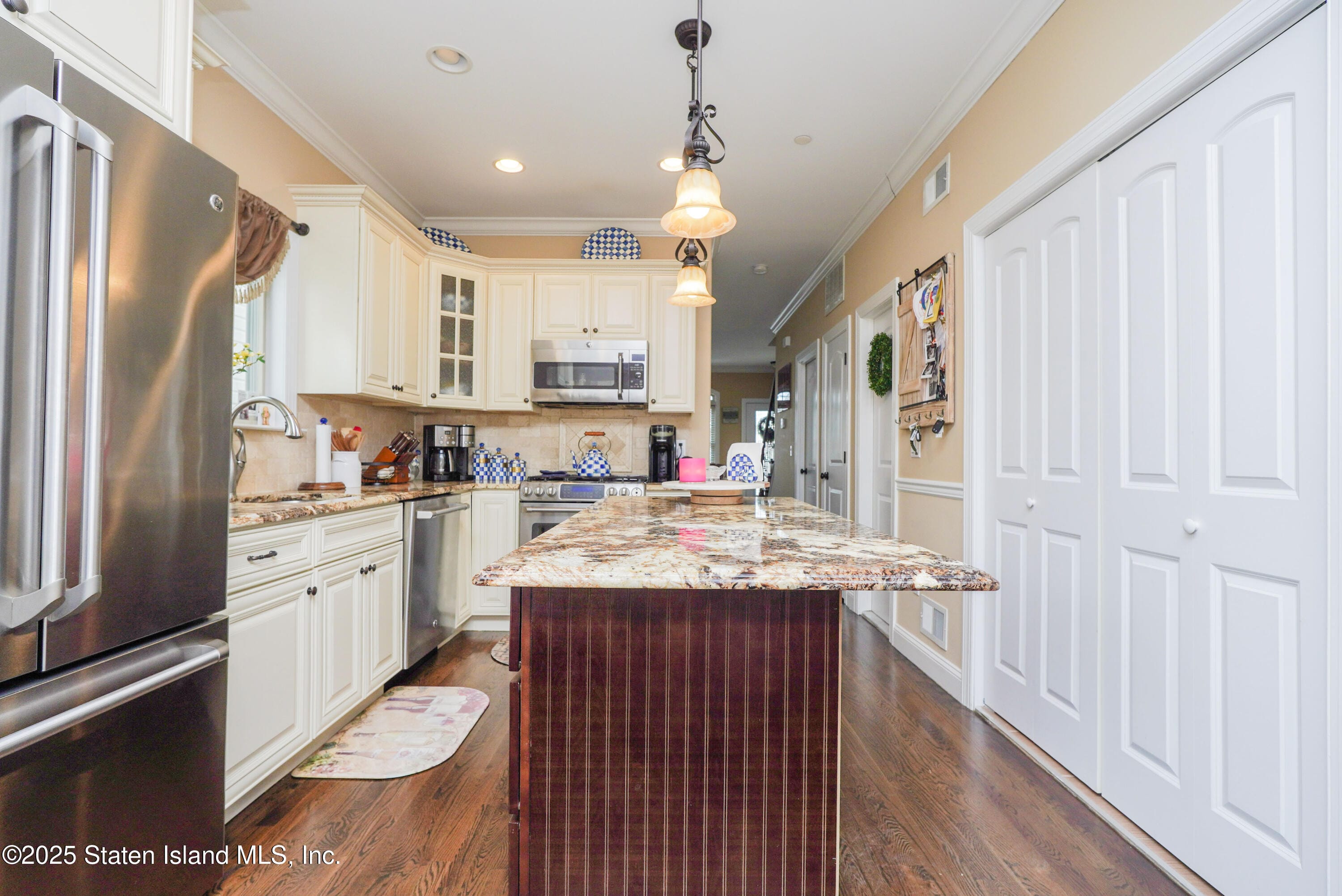 152 Burke Ave Image 4