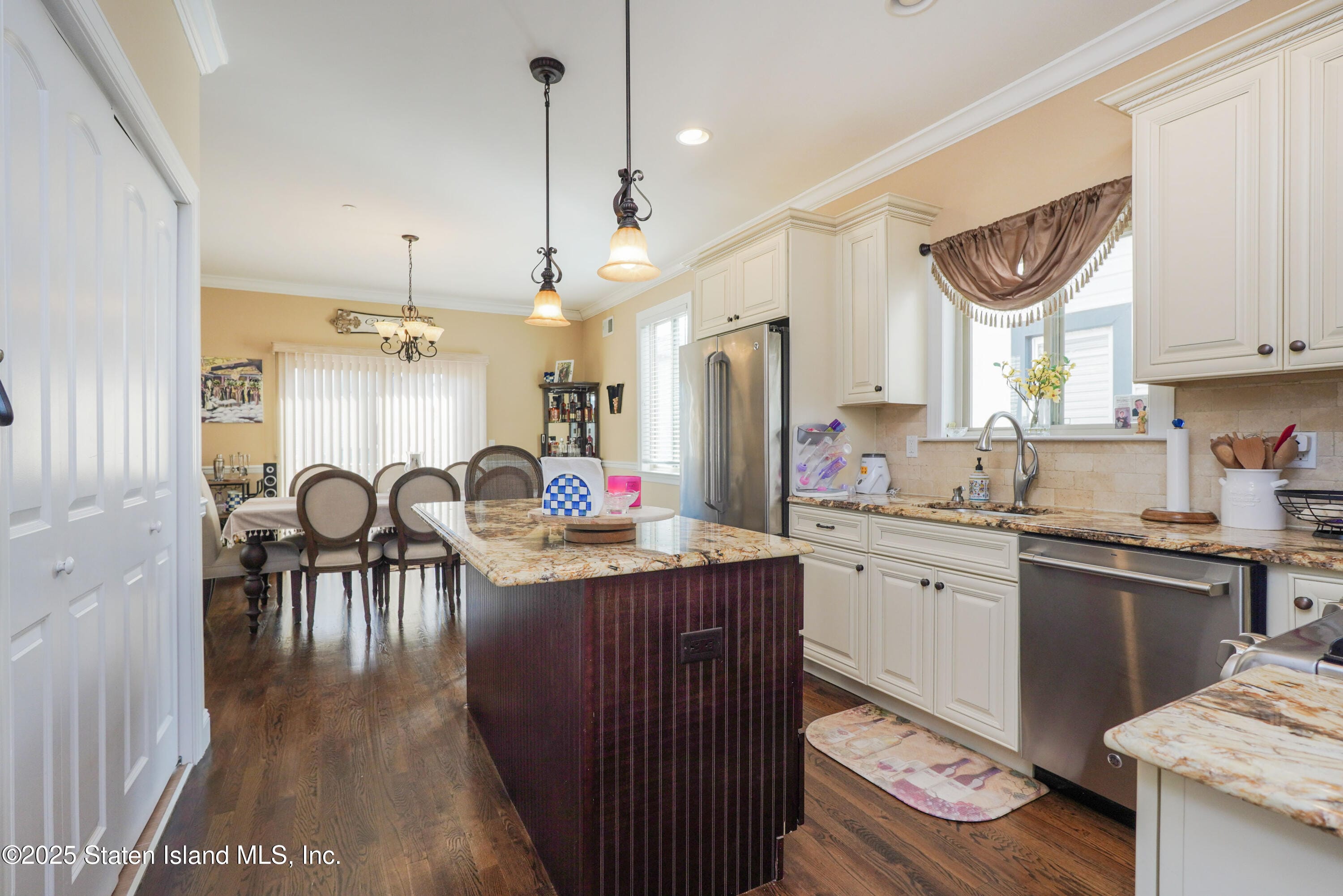 152 Burke Ave Image 5