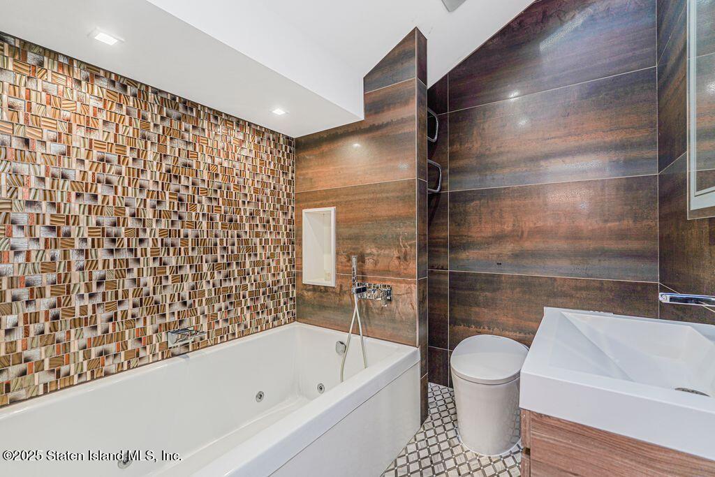 37 Ludwig Lane, Staten Island, NY, 10303 image 16