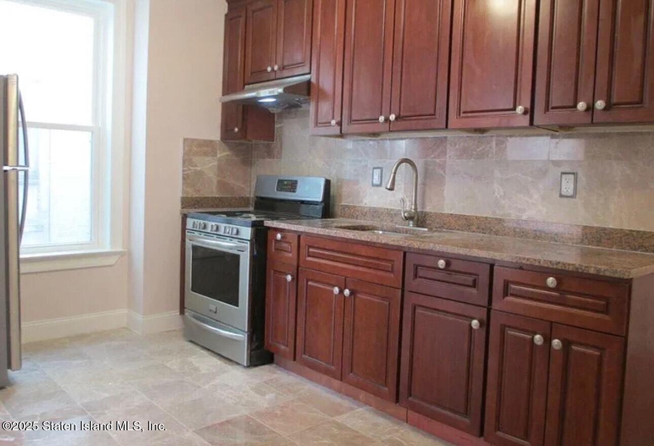 527 80 Street Image 4