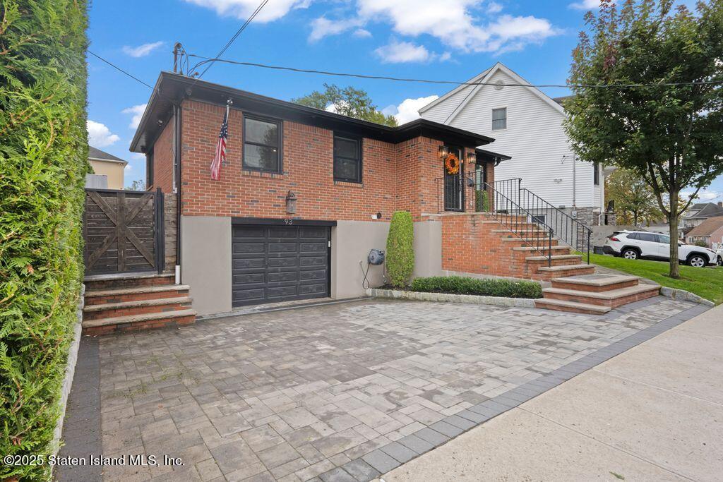 93 Beacon Avenue Image 1