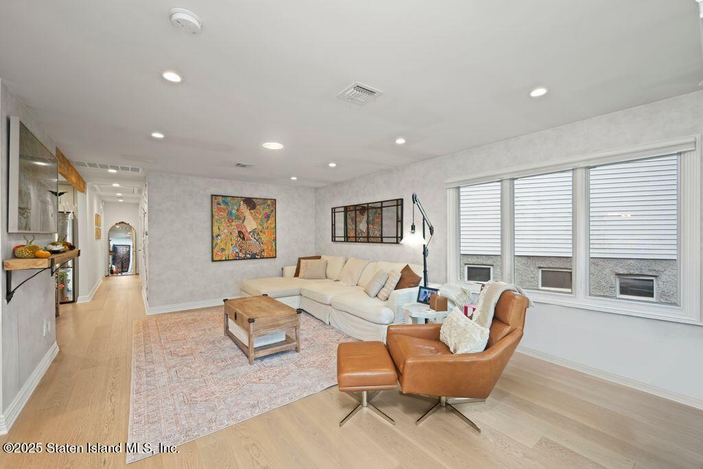 93 Beacon Avenue Image 4