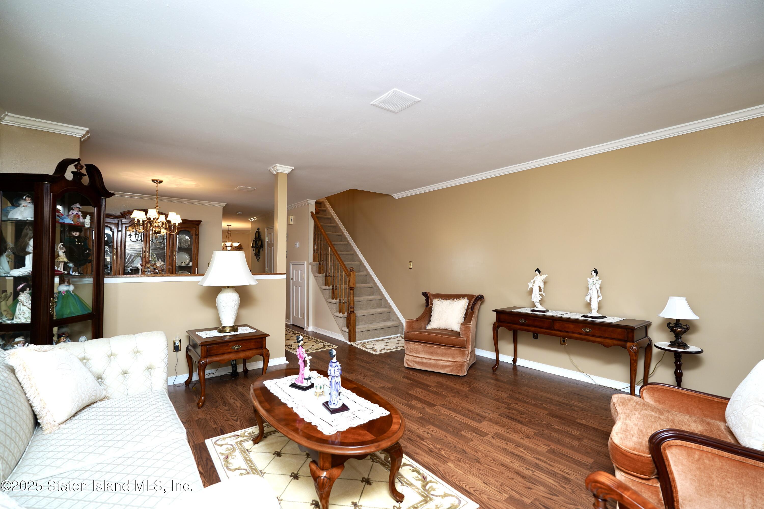 1024 Rensselaer Avenue Image 4
