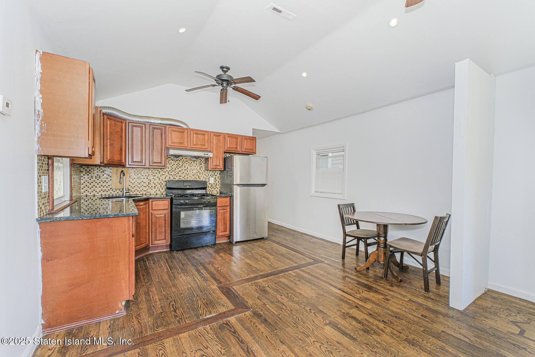 1170 Mason Avenue Image 4