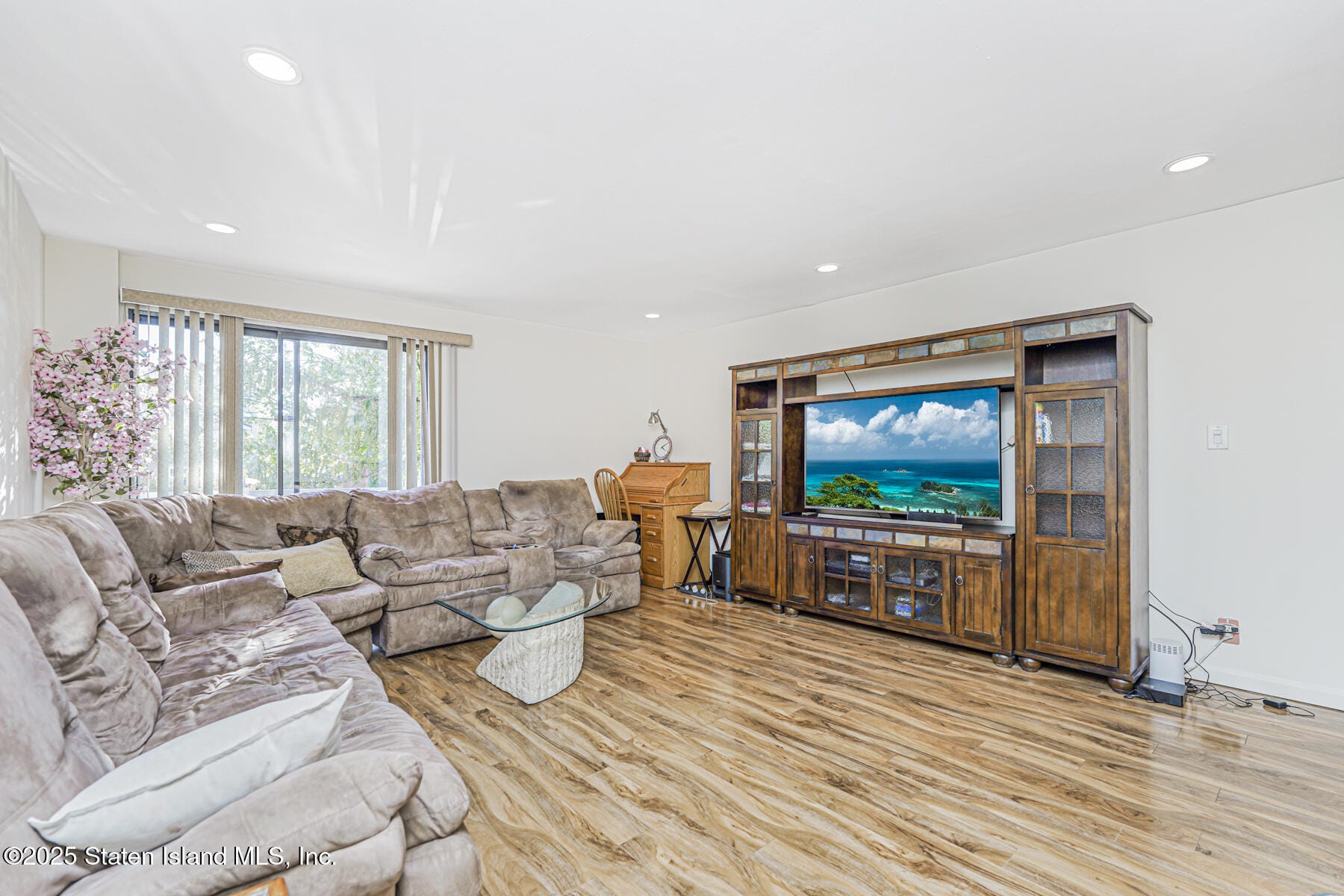 343 Travis Avenue Image 3