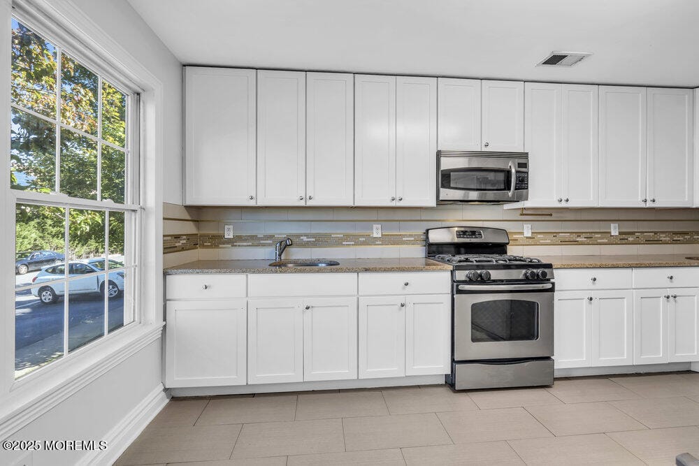 16 Charming Way Image 5