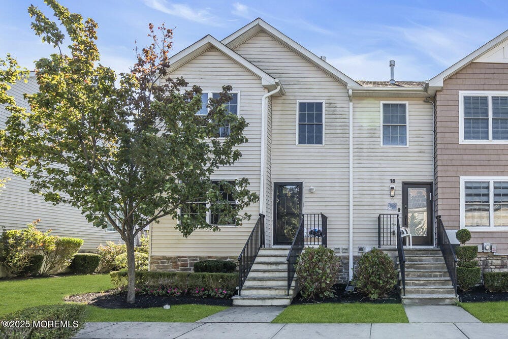 16 Charming Way Image 1